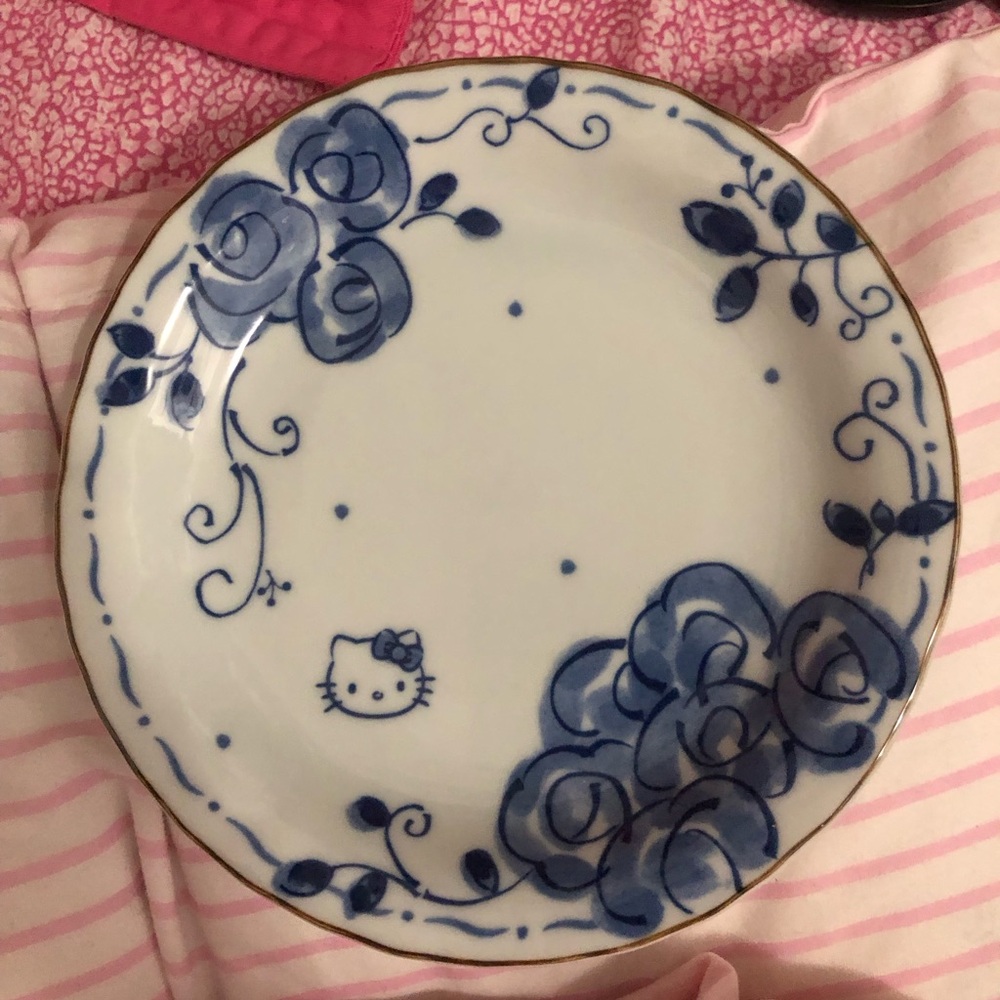 NWT HELLO KITTY PLATE